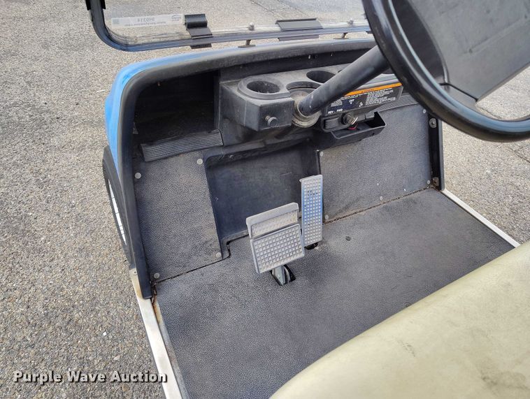 image for item IH9314 1999 Yamaha golf cart