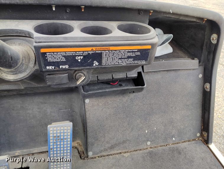 image for item IH9314 1999 Yamaha golf cart