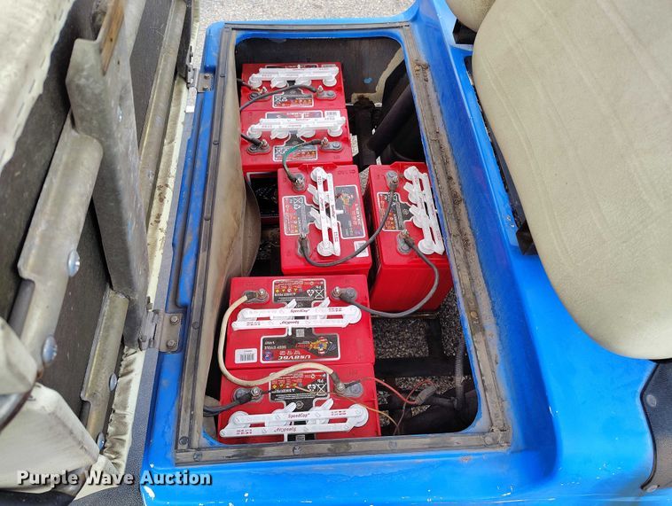 image for item IH9314 1999 Yamaha golf cart