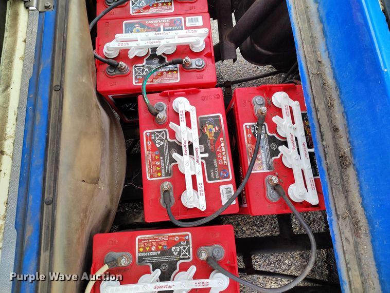 image for item IH9314 1999 Yamaha golf cart