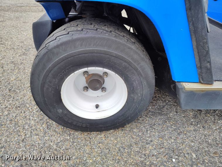 image for item IH9314 1999 Yamaha golf cart