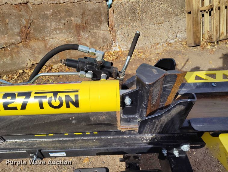 image for item IH9319 2022 Champion 100425 log splitter