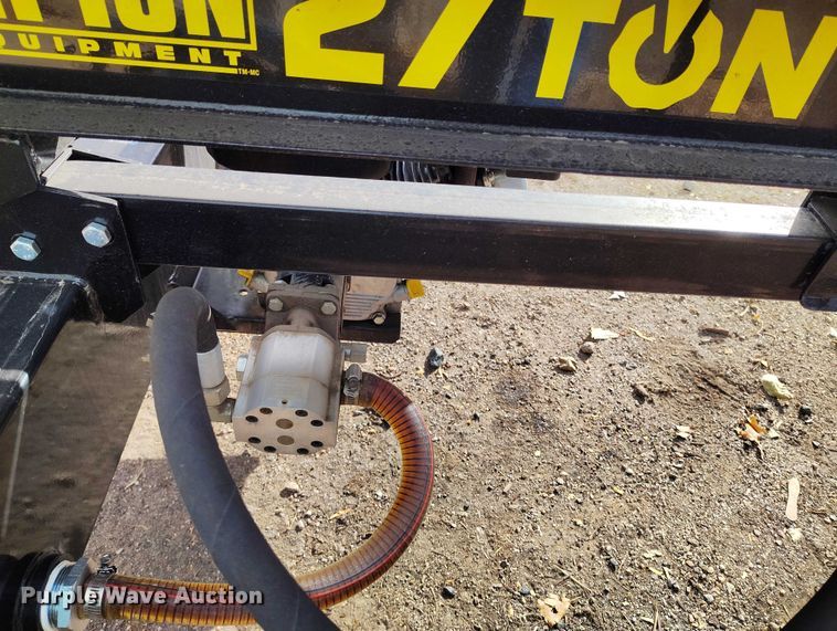 image for item IH9319 2022 Champion 100425 log splitter