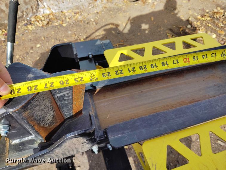 image for item IH9319 2022 Champion 100425 log splitter