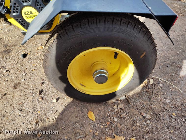 image for item IH9319 2022 Champion 100425 log splitter