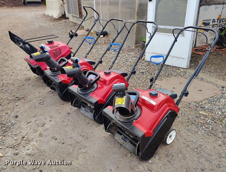 image for item IH9322 (4) snow blowers