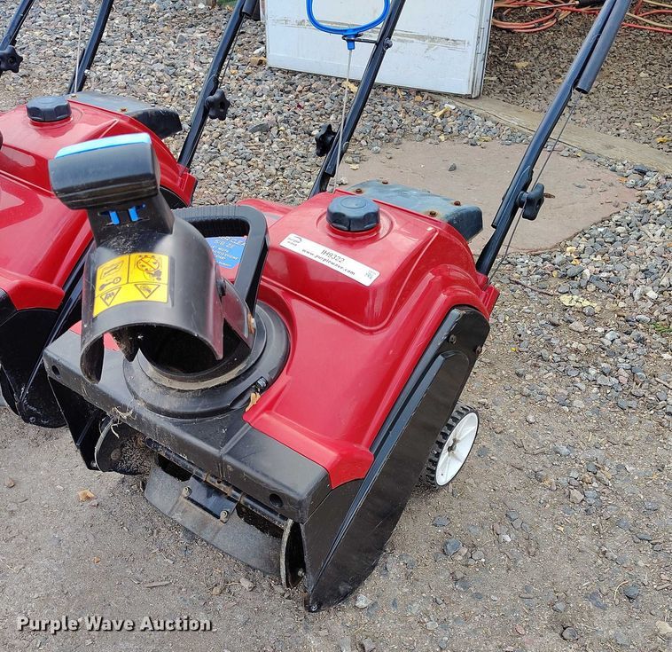 image for item IH9322 (4) snow blowers