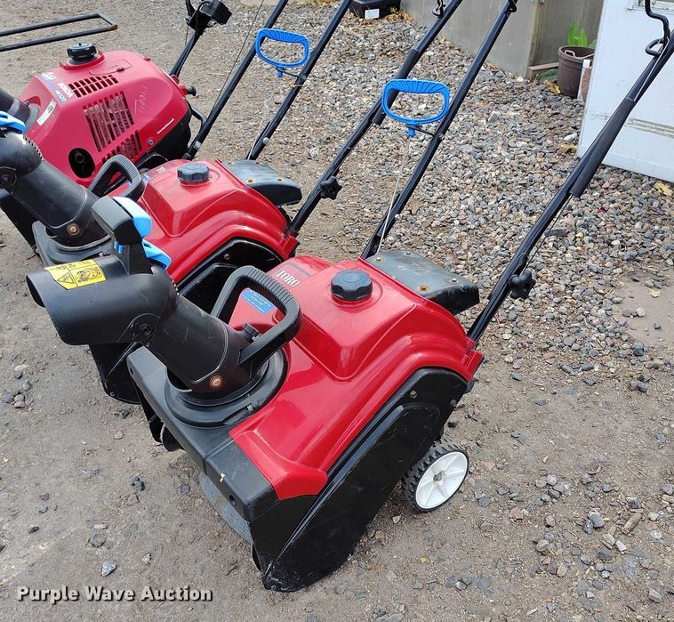 image for item IH9322 (4) snow blowers