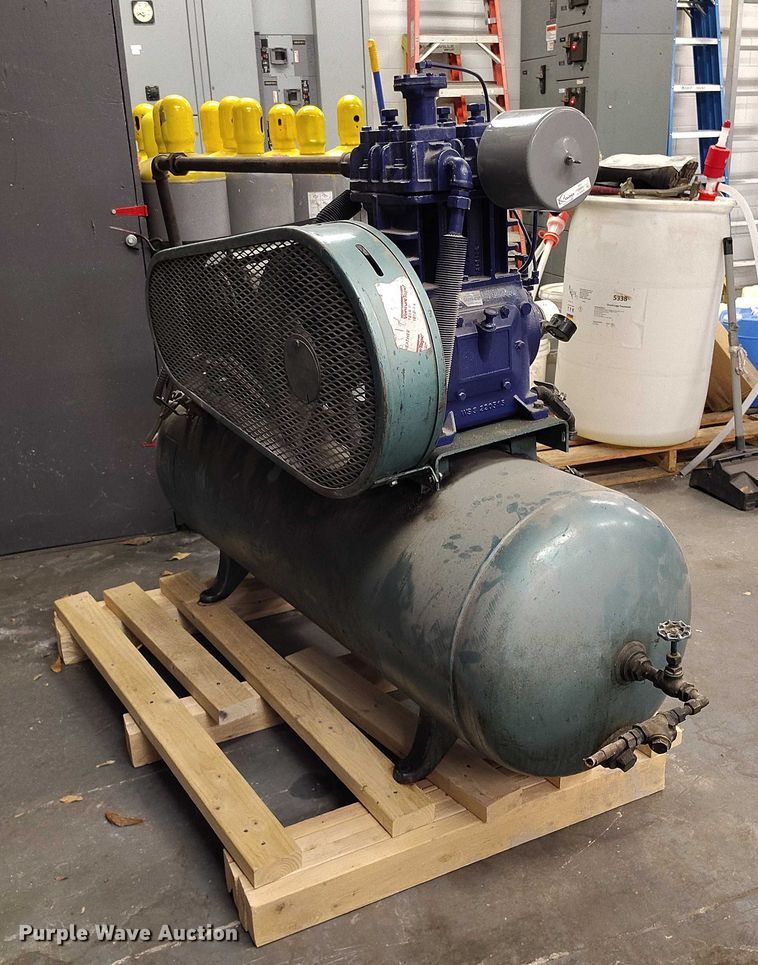 image for item IH9327 2022 Quincy 325L air compressor