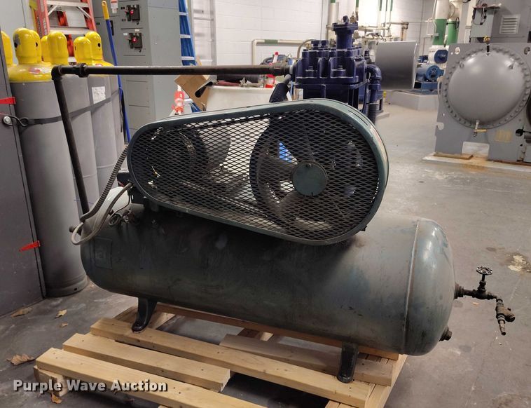 image for item IH9327 2022 Quincy 325L air compressor