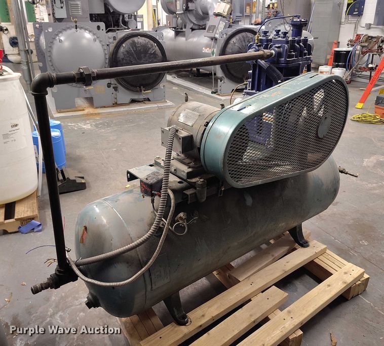 image for item IH9327 2022 Quincy 325L air compressor