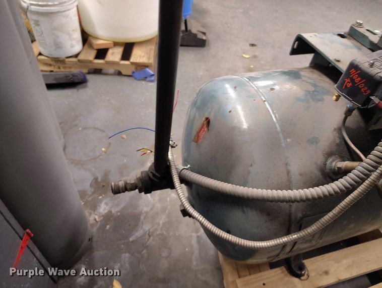 image for item IH9327 2022 Quincy 325L air compressor