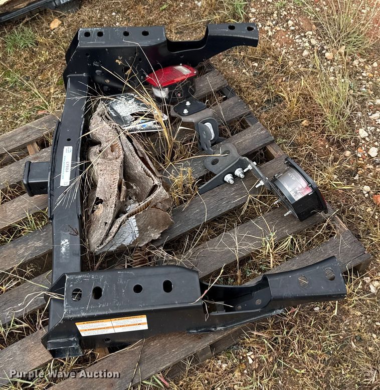 image for item LY9464 Ford pickup truck components