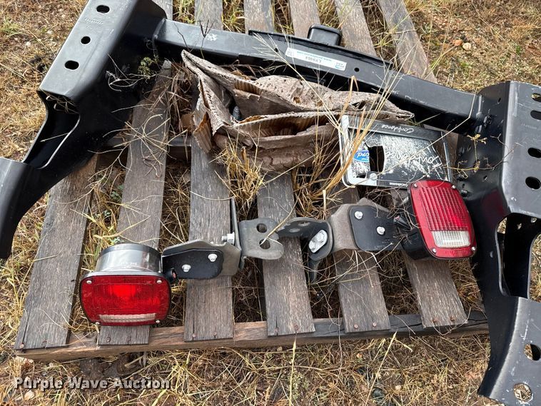 image for item LY9464 Ford pickup truck components