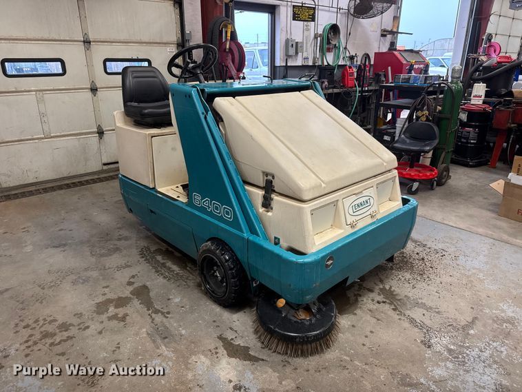 image for item NA9792 Tennant 6400 floor scrubber