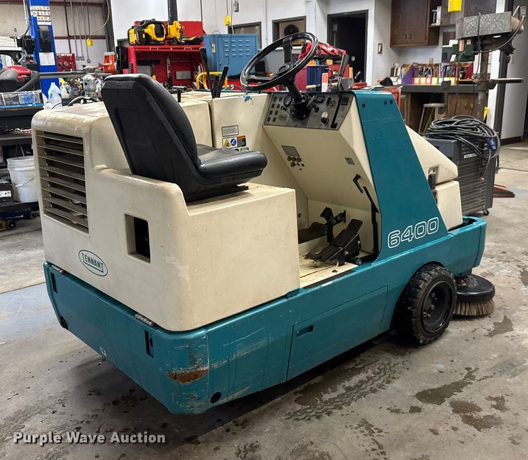 image for item NA9792 Tennant 6400 floor scrubber