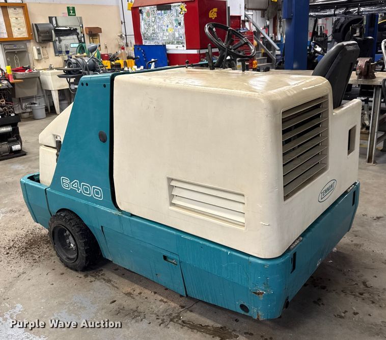 image for item NA9792 Tennant 6400 floor scrubber