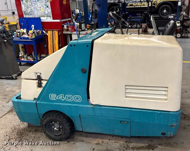 image for item NA9792 Tennant 6400 floor scrubber