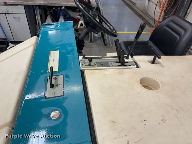 image for item NA9792 Tennant 6400 floor scrubber