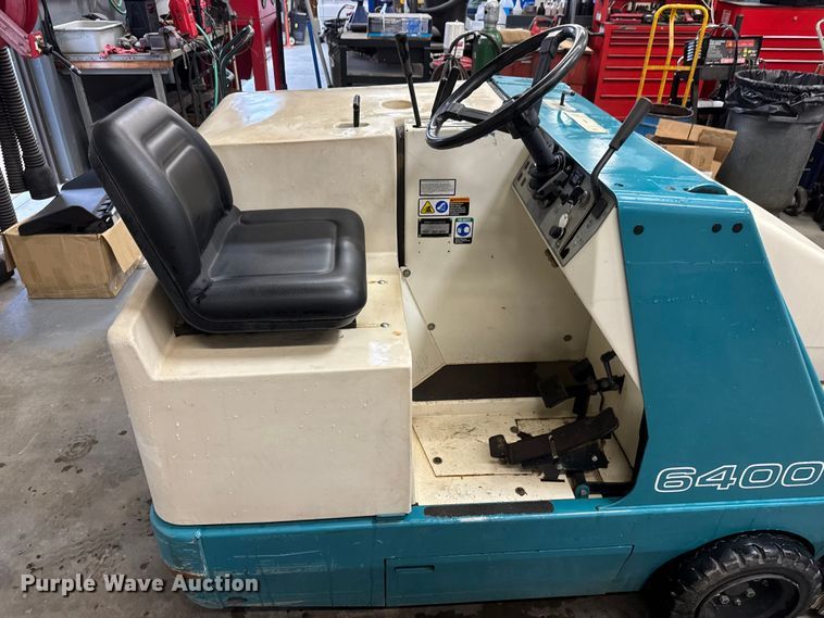 image for item NA9792 Tennant 6400 floor scrubber