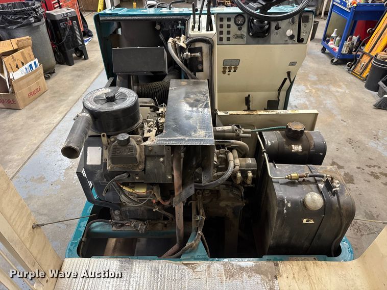 image for item NA9792 Tennant 6400 floor scrubber