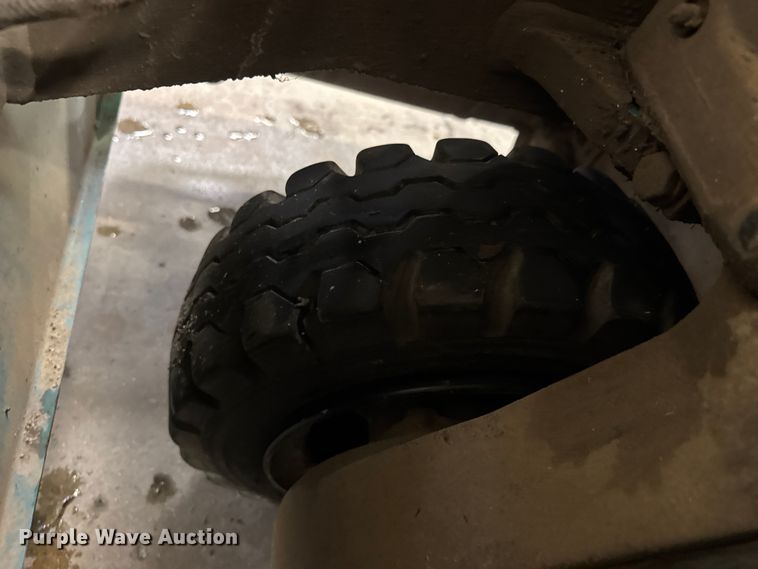 image for item NA9792 Tennant 6400 floor scrubber