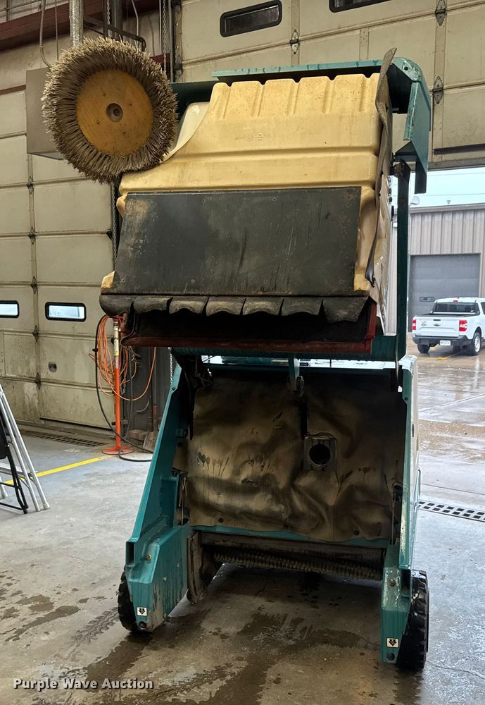 image for item NA9792 Tennant 6400 floor scrubber