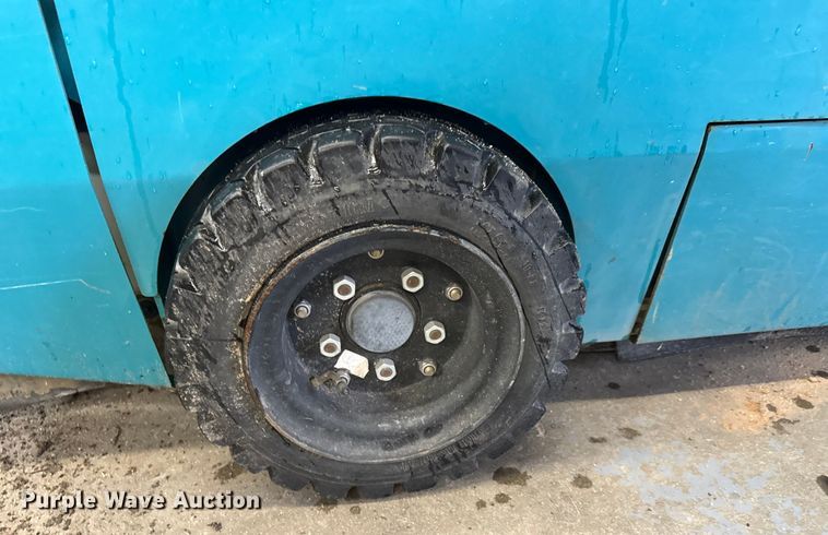 image for item NA9792 Tennant 6400 floor scrubber