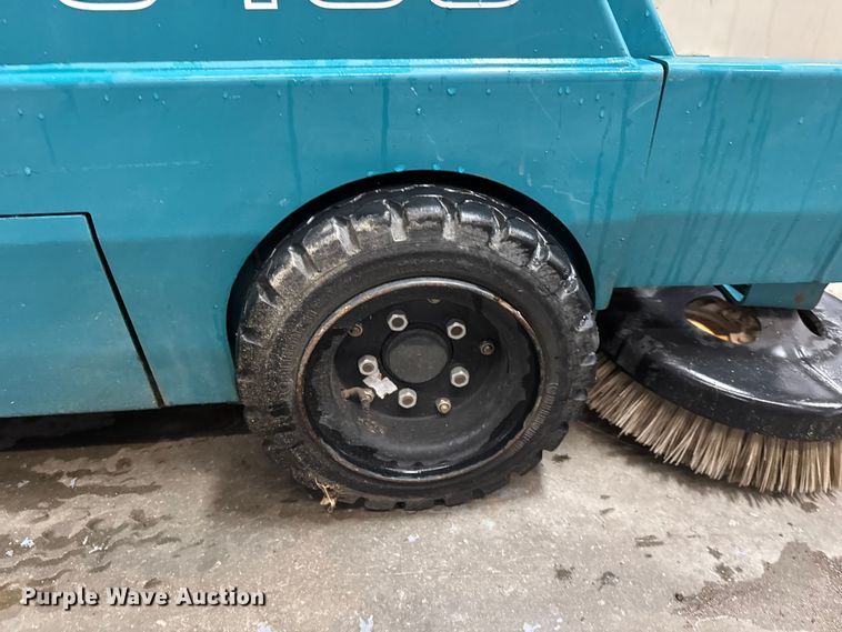 image for item NA9792 Tennant 6400 floor scrubber