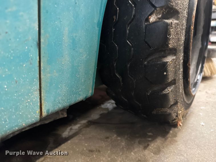 image for item NA9792 Tennant 6400 floor scrubber