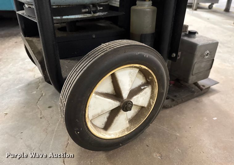 image for item NA9794 Robinair 34700 refrigerant recharger