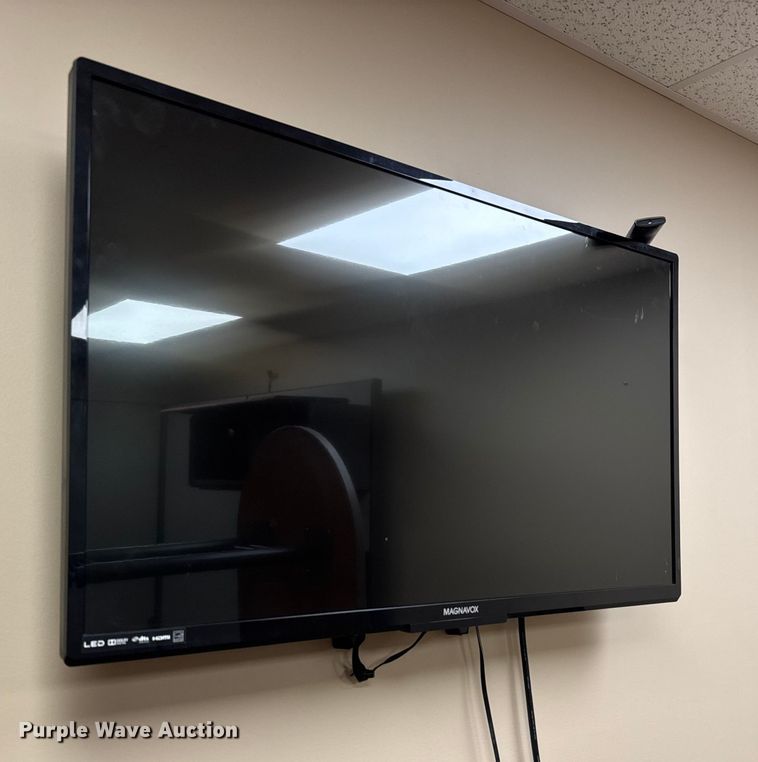 image for item NA9941 (3) TVs