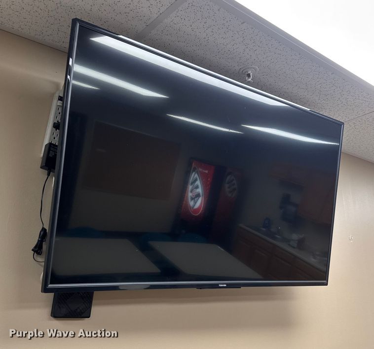 image for item NA9941 (3) TVs