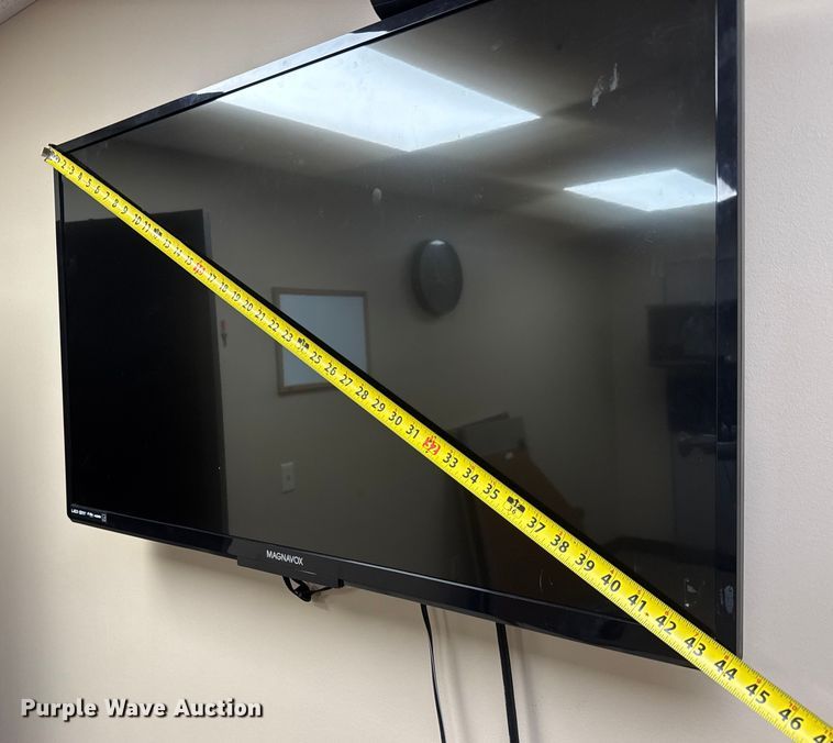 image for item NA9941 (3) TVs