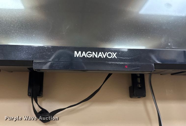 image for item NA9941 (3) TVs