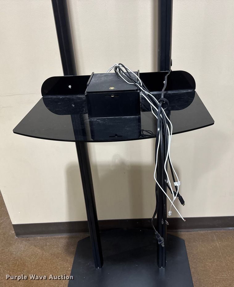 image for item NA9941 (3) TVs