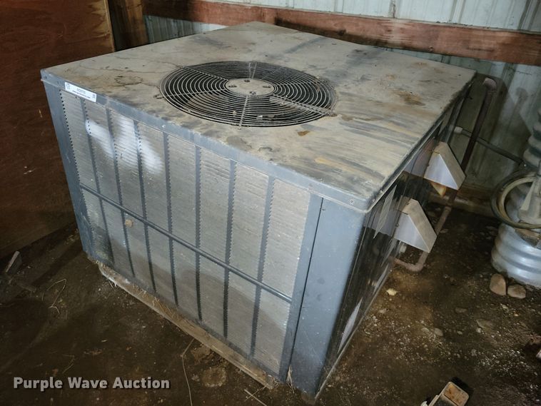 image for item NO9755 Goodman GPG1324070M41DA furnace