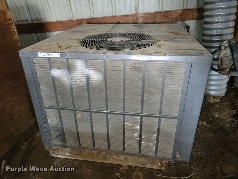 image for item NO9755 Goodman GPG1324070M41DA furnace