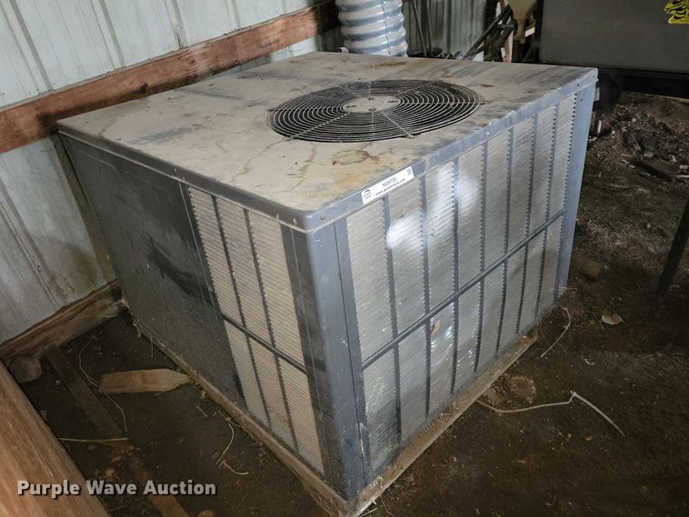 image for item NO9755 Goodman GPG1324070M41DA furnace