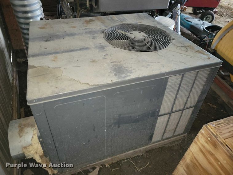 image for item NO9755 Goodman GPG1324070M41DA furnace