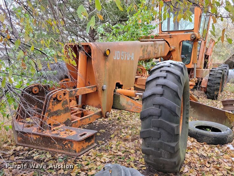 image for item NO9757 1978 John Deere 570A motor grader