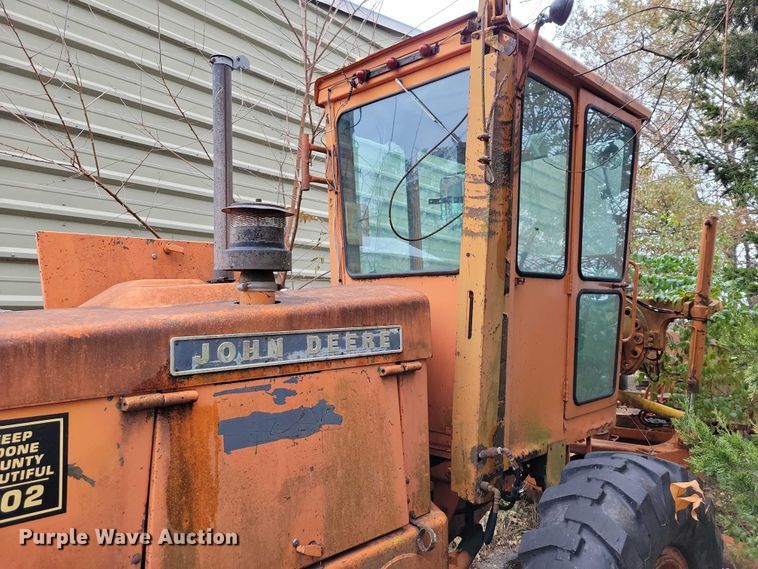 image for item NO9757 1978 John Deere 570A motor grader