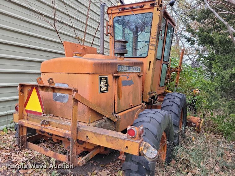 image for item NO9757 1978 John Deere 570A motor grader