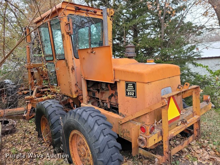 image for item NO9757 1978 John Deere 570A motor grader