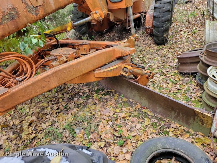 image for item NO9757 1978 John Deere 570A motor grader