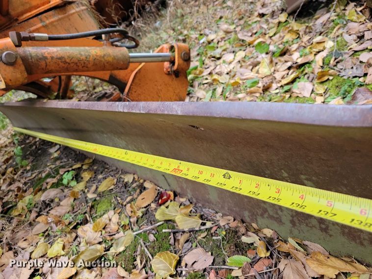 image for item NO9757 1978 John Deere 570A motor grader