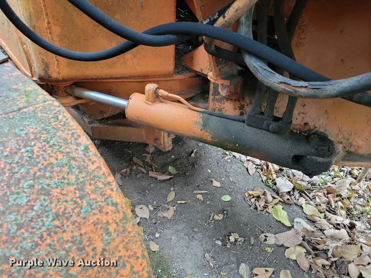 image for item NO9757 1978 John Deere 570A motor grader