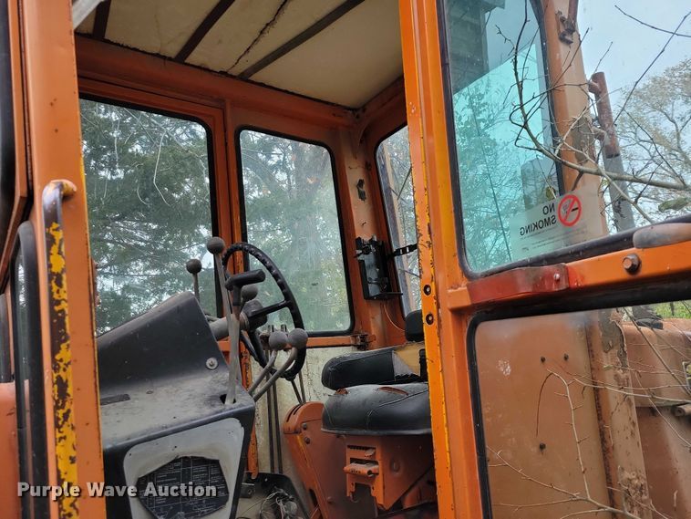 image for item NO9757 1978 John Deere 570A motor grader