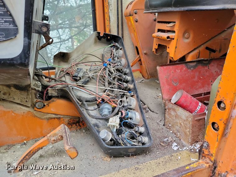 image for item NO9757 1978 John Deere 570A motor grader