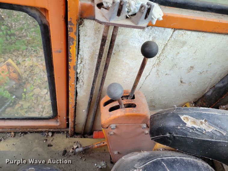 image for item NO9757 1978 John Deere 570A motor grader